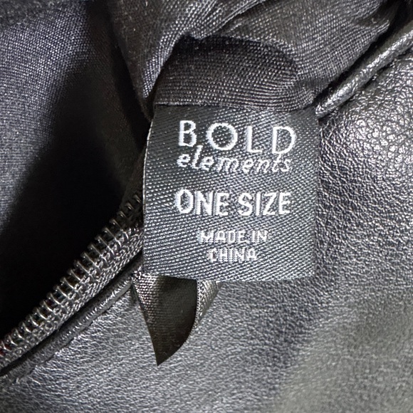 Black Studded Crossbody Bag - Women - Picture 2 of 6